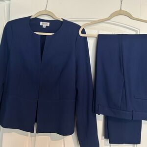 Beautiful Royal Blue Tahari Pants Suit in Size 10
